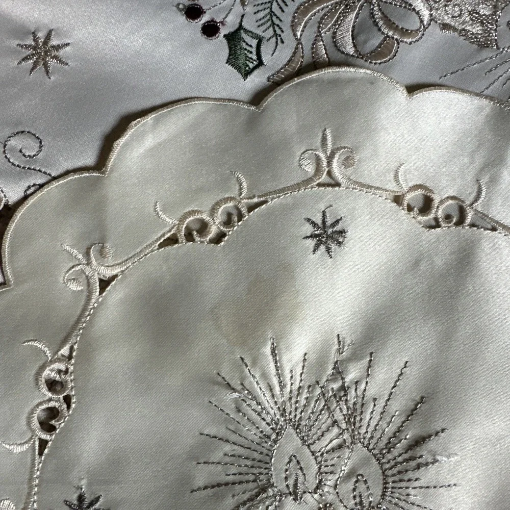 Vintage Christmas 6 Placemats and 1 Table Runner - candle poinsettias